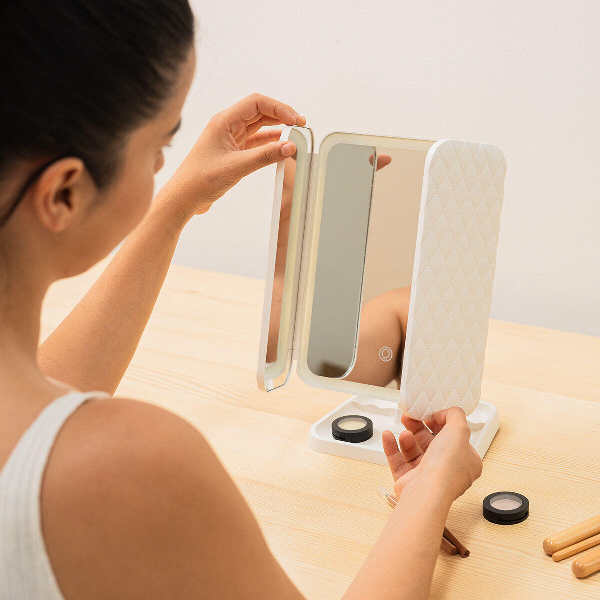 espejo ideal para maquilladoras con luz led y 3 puntos de espejo