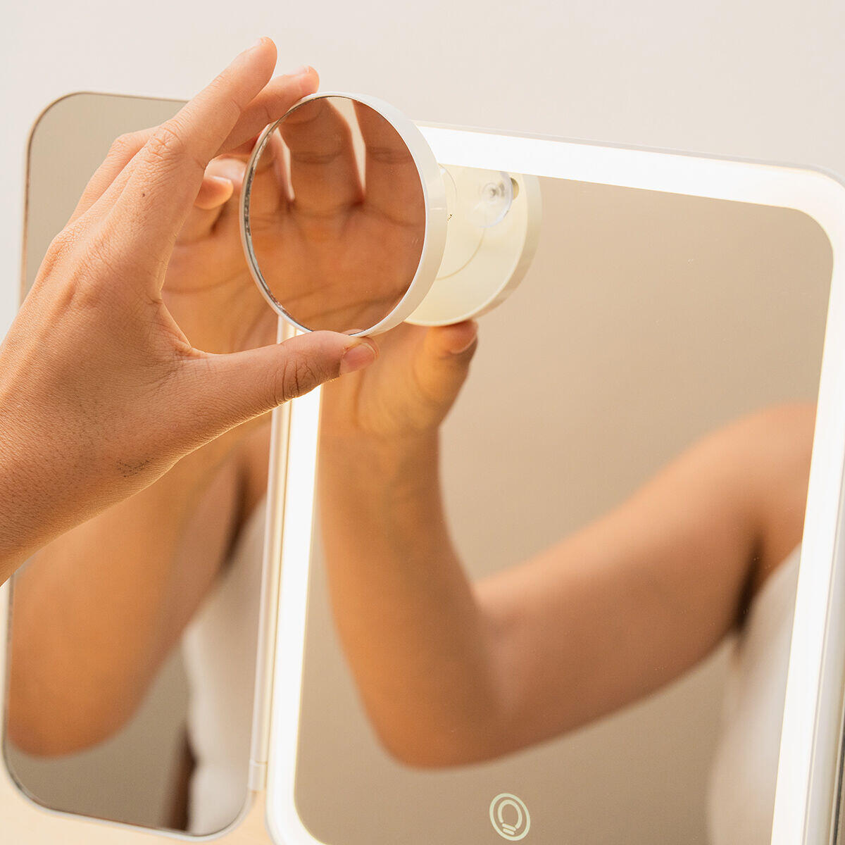 espejo ideal para maquilladoras con luz led y 3 puntos de espejo